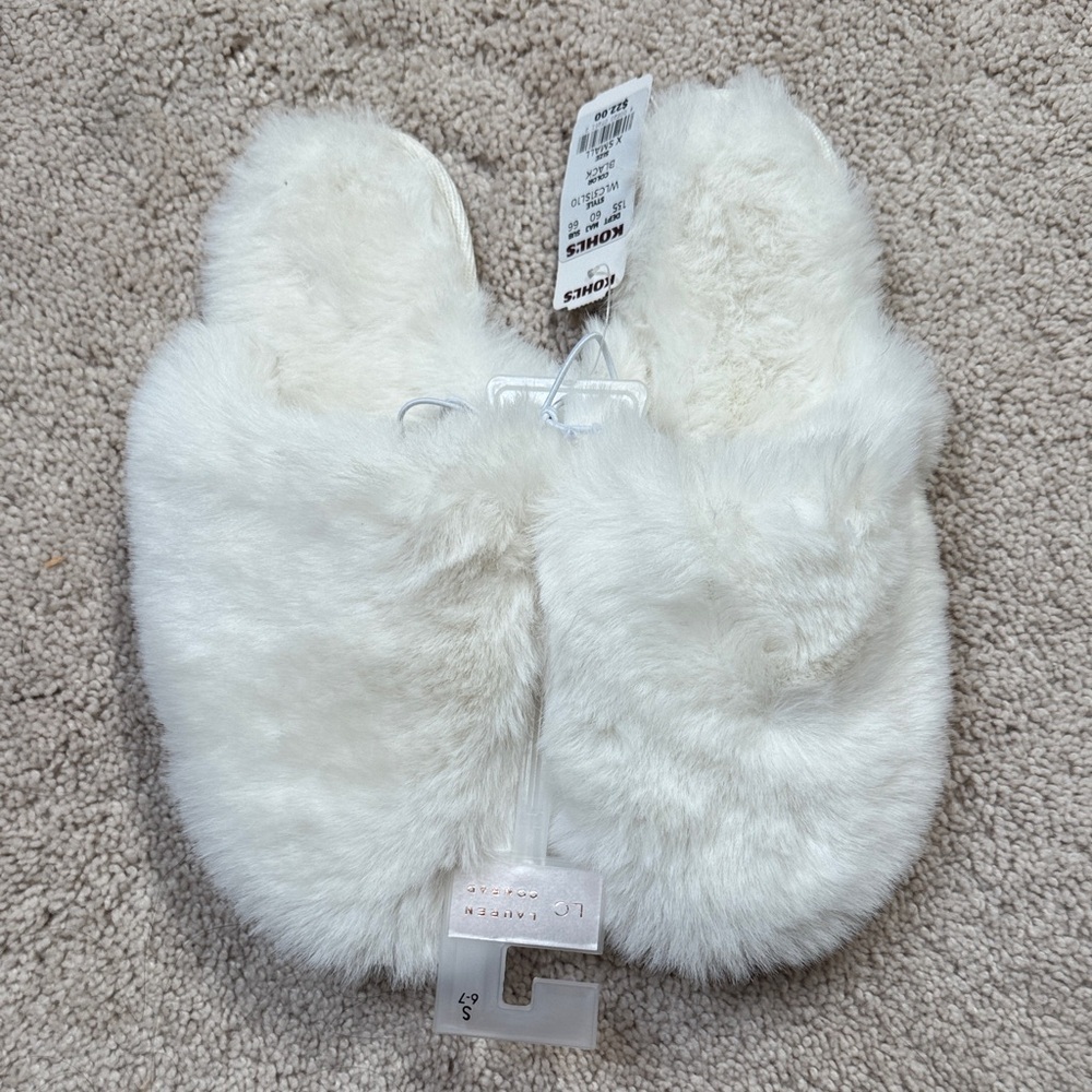 Cozy White Faux Fur slippers